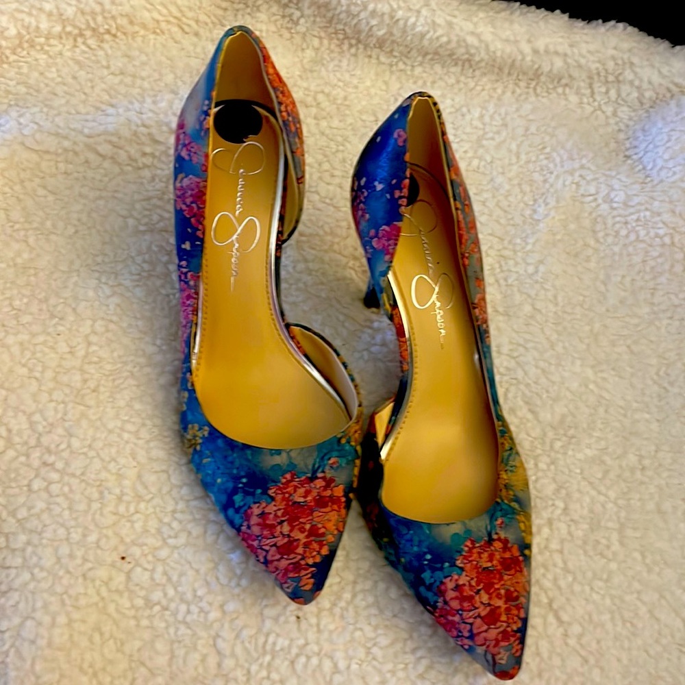 Jessica Simpson shoes. Size 8.5 In New condition. Great with Jeans.